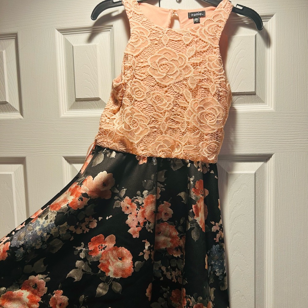 Zunie Peach Lace and Floral Dress NWT